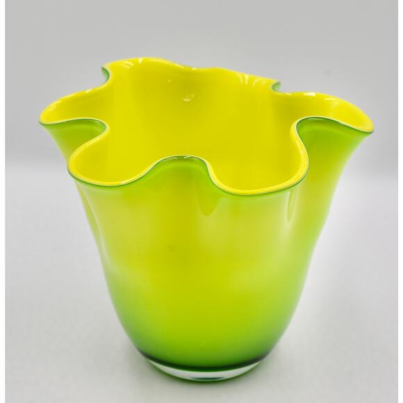 Vintage Gorgeous Designs Studio Handkerchief Handblown Art Glass Vase - Picture 2 of 7